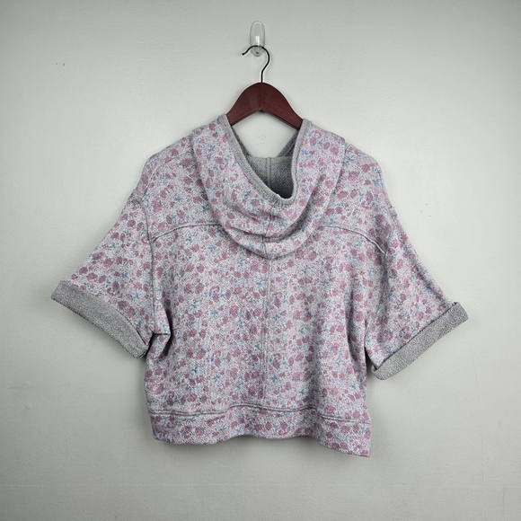 We The Free Distressed Floral Print Short Sleeve Hoodie Gray Pink Womens Size XS - Picture 2 of 8